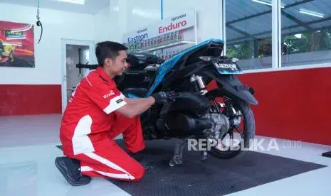 Cuaca Ekstrem dan Kemacetan Bikin Oli Motor Lebih Cepat Rusak