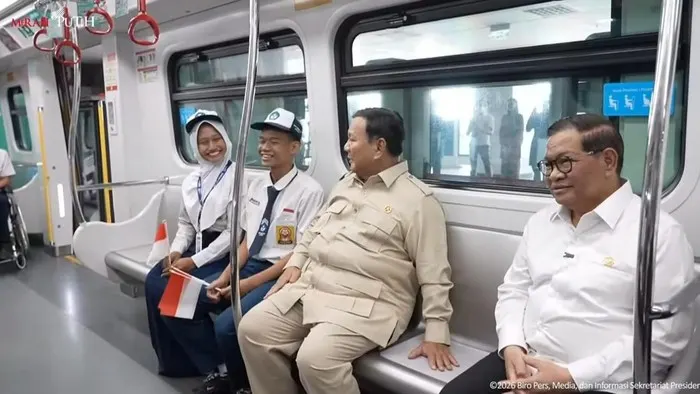 Pramono Umumkan Tarif Khusus LRT Jakarta Rp 8 Selama Delapan Hari